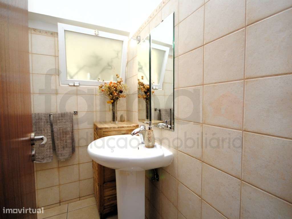 **Oportunidade Única: Moradia T6 à Venda!**-25