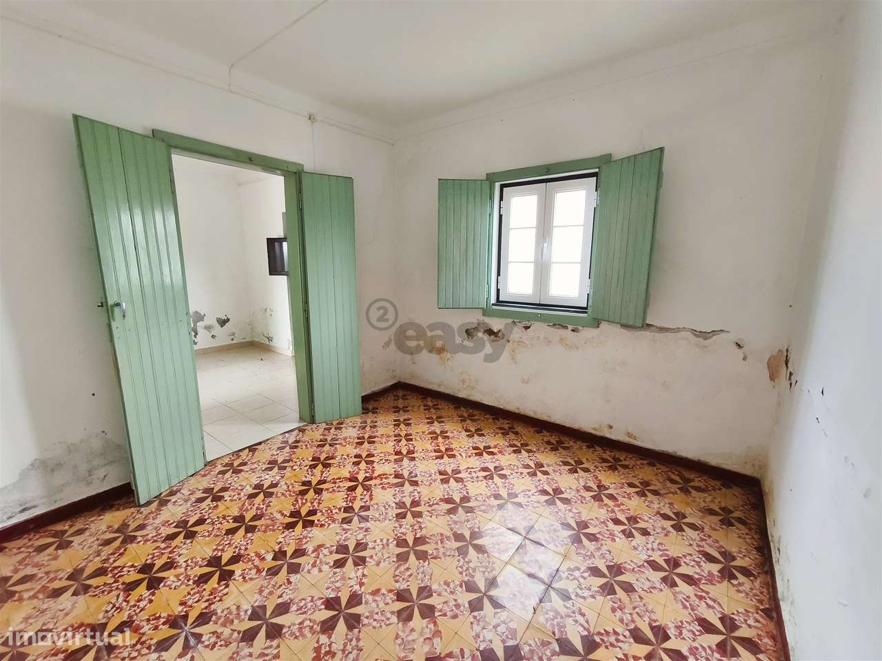 Moradia T2 com anexos e amplo quintal nas Fornalhas Velhas - Grande imagem: 4/34