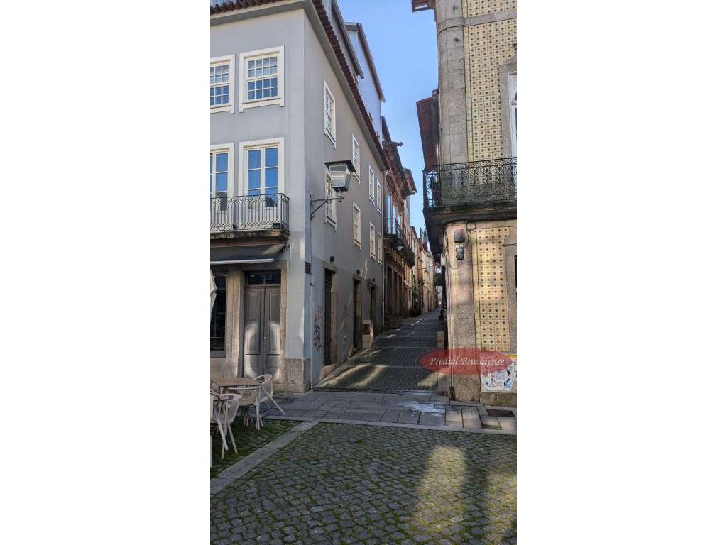Prédio junto a Sé De Braga.-7