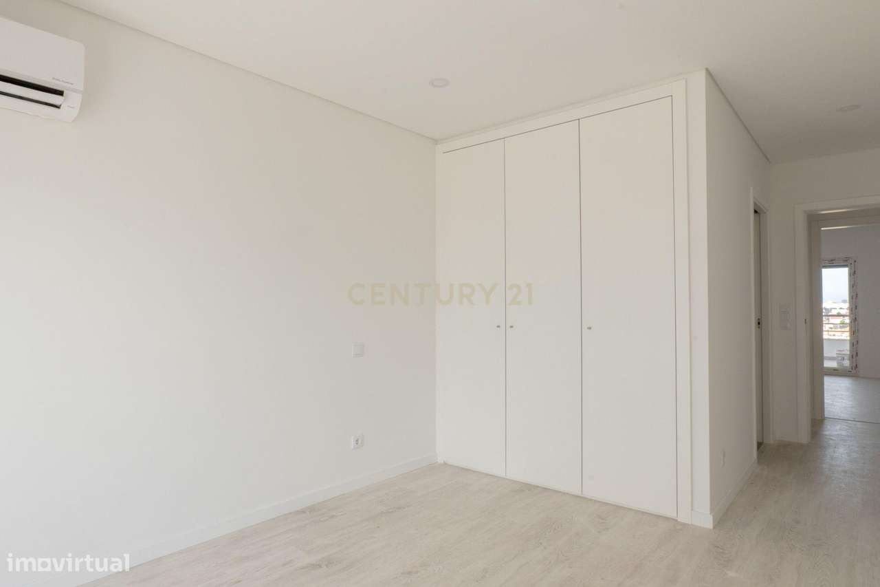 T2 e T3 COM TERRAÇOS, CHURRASQUEIRA  E JARDIM EM CONDOMINIO PRIVADO-19