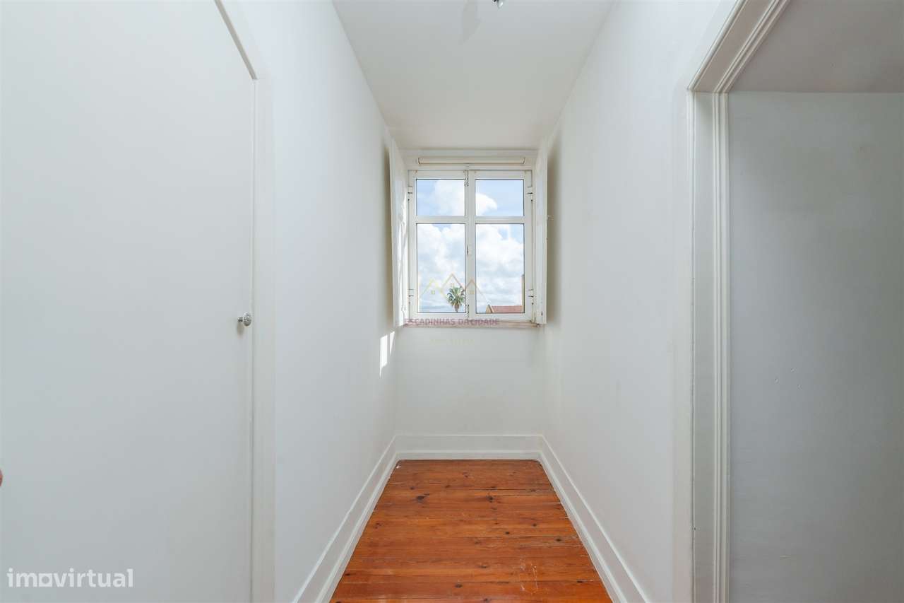 Elegância na Lapa: T2+2 com Alma e Vista Desafogada-22