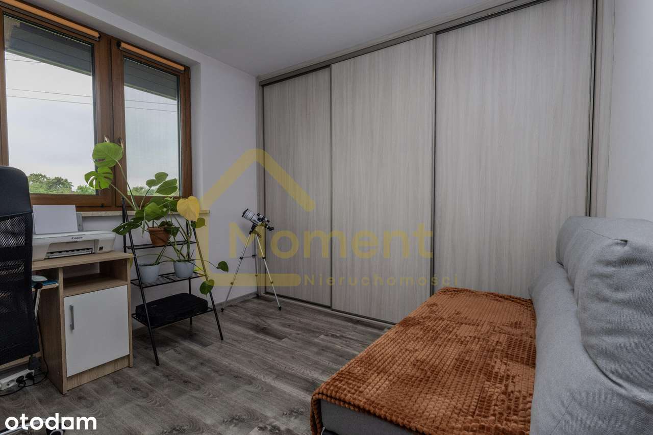 Ekonomiczny dom z garażem i pięknym ogrodem-13