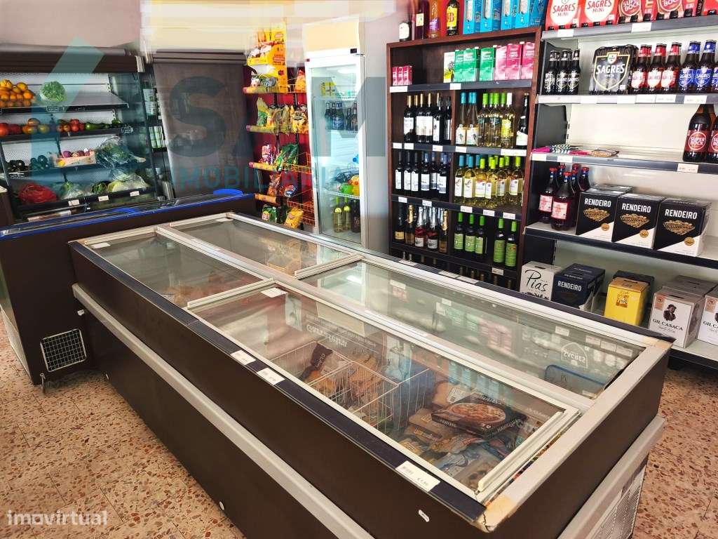 Mini Mercado em Zona Estratégica com Possibilidade de Novo Negócio-0