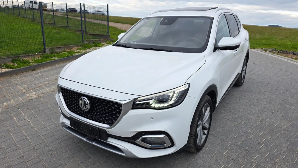 MG EHS Luxury 2022