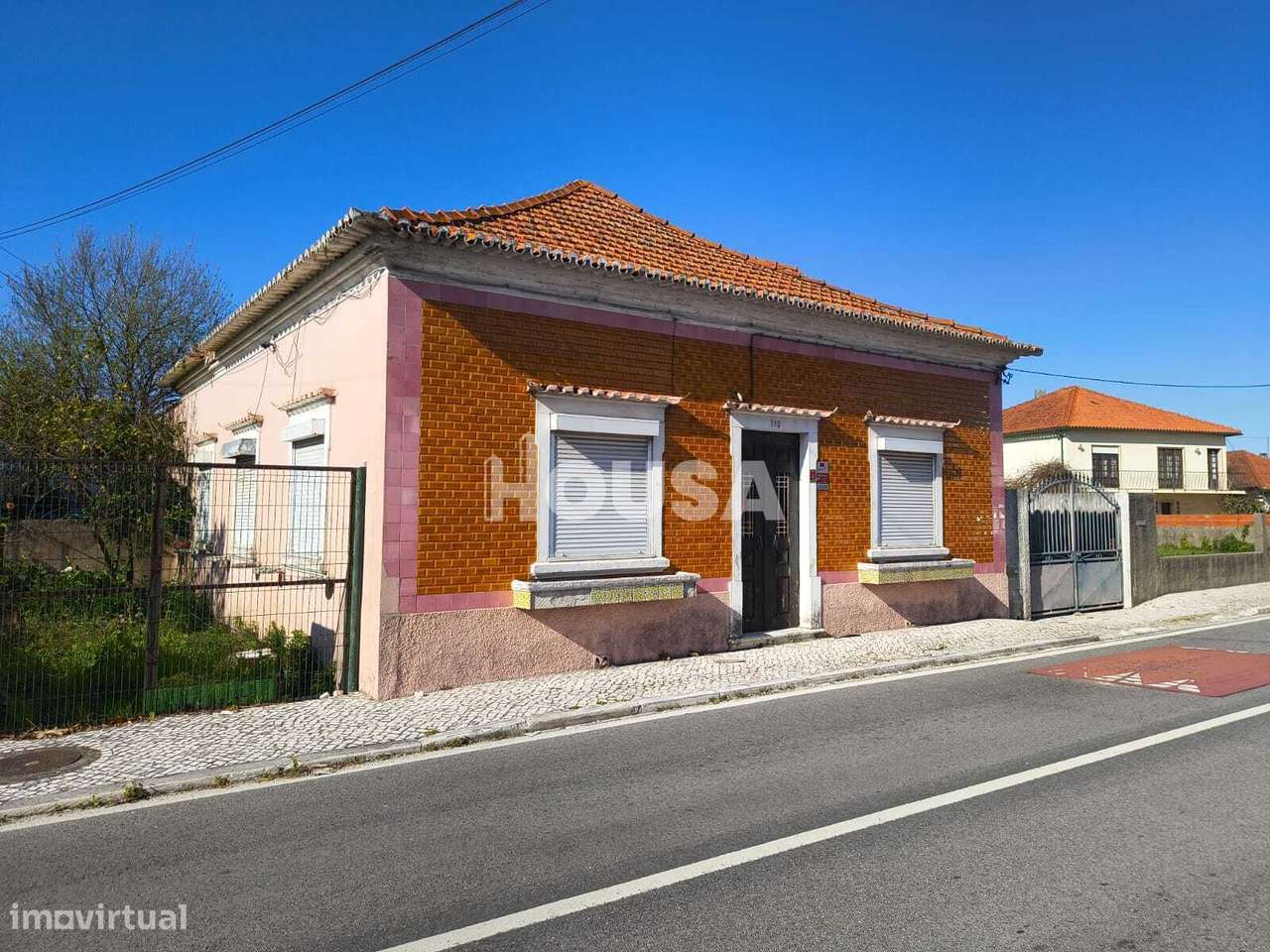 Moradia T5 com Logradouro, Garagem e Anexos | Centro da Marinha Grande-3