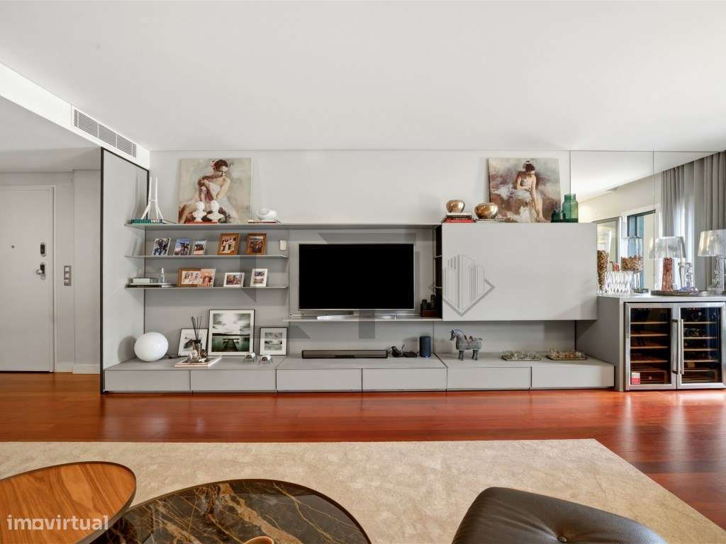 Apartamento T4 com Elevador e Garagem, Mobilado, para Venda, nas Av... - Grande imagem: 5/23