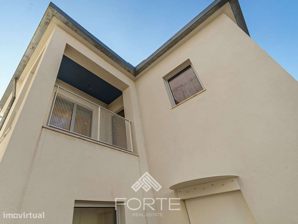 Moradia T3 com Piscina no centro de São João da Madeira-52