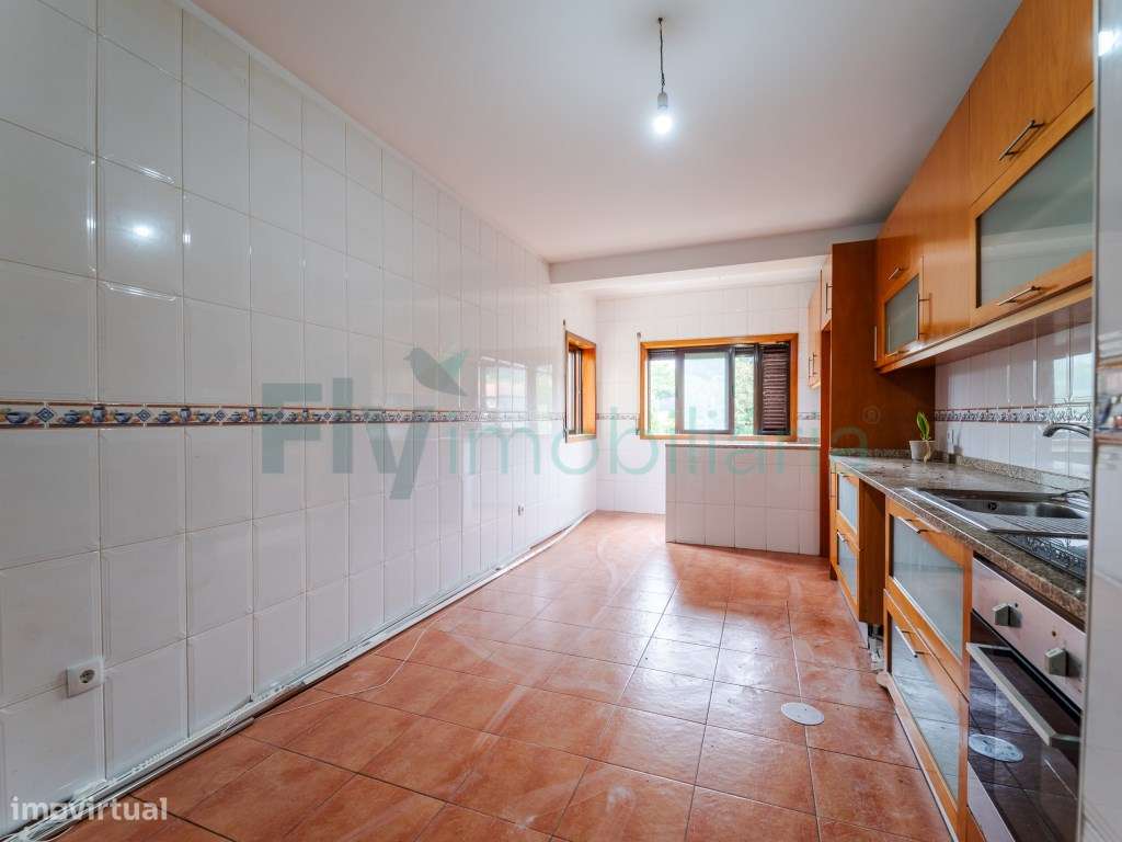 Excelente Apartamento T4 com Suite e Lugar de Garagem para 2 Carros-29