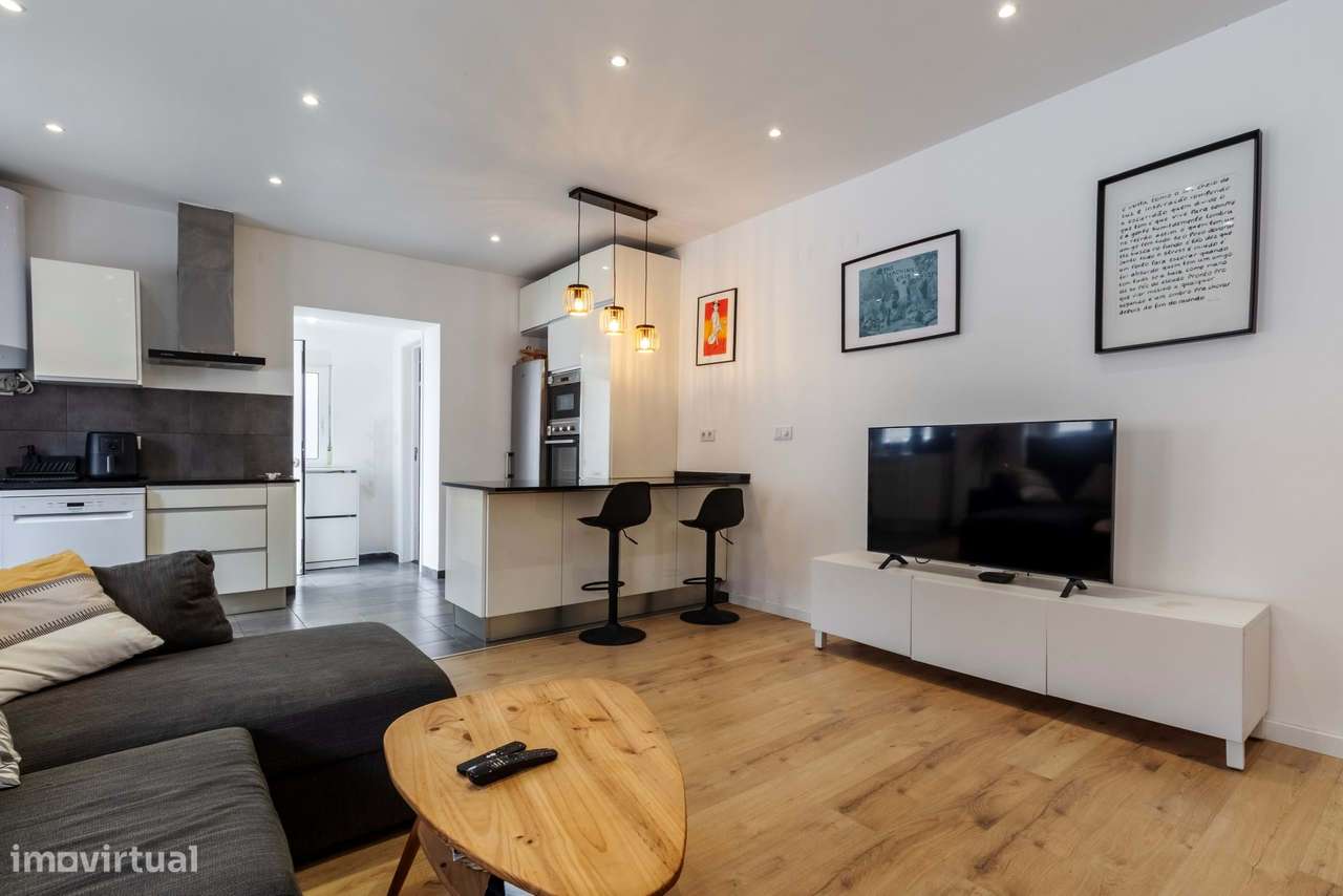 Moradia T2+1 com Anexo e Logradouro – Algueirão, Sintra - Grande imagem: 3/48