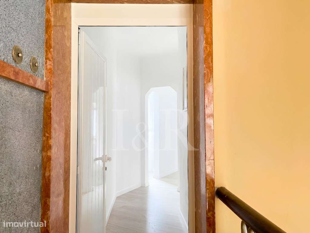 Apartamento T1 renovado com vista rio na Graça, Lisboa-20