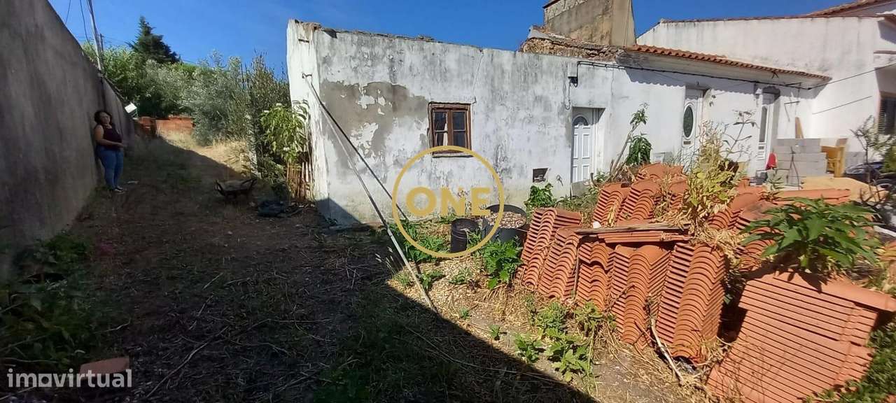 Quinta com 2.048 m2 para recuperação total em Santa Margarida da Couta-16