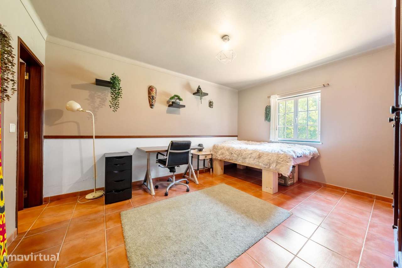Herdade com moradia T4+1, piscina e lago-12