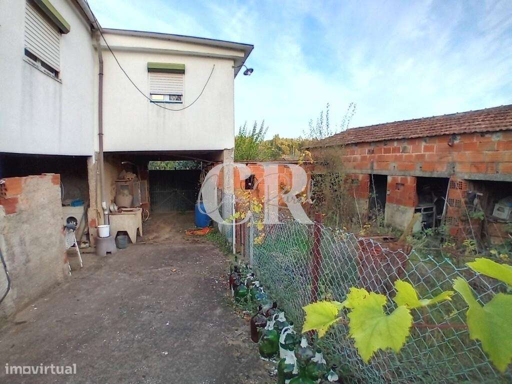 Moradia T3 com terreno pronta a habitar, logradouro e poço de água em-16