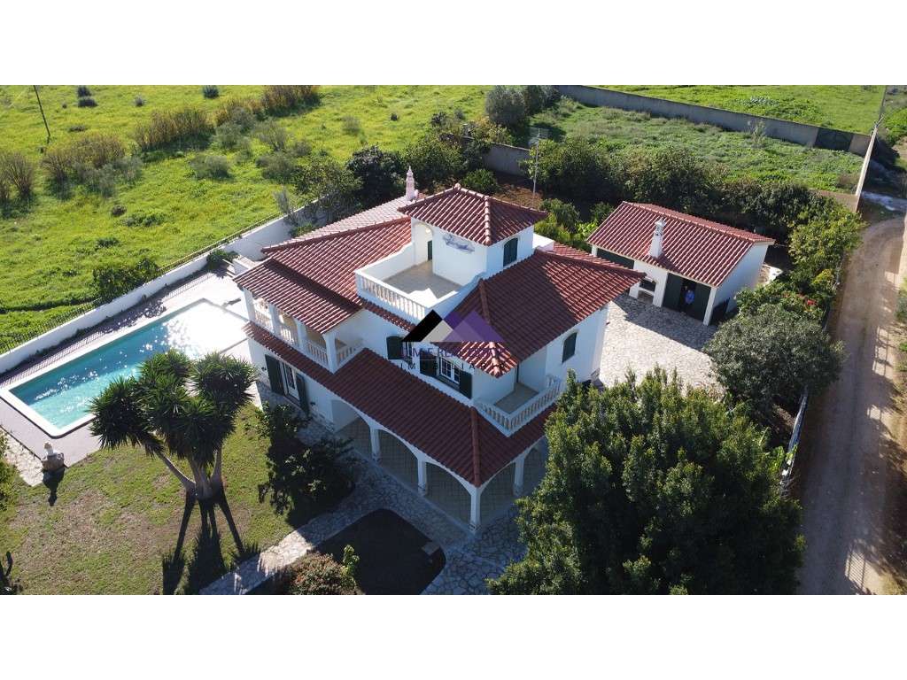 Moradia T3 c/ Piscina e Garagem-11