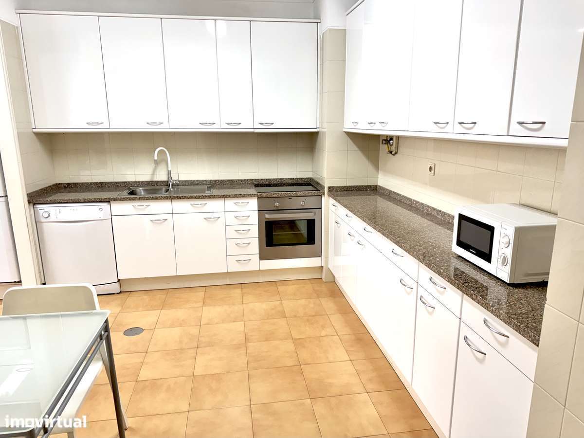 T3 c/ box fechada, grandes áreas e ótima localização - despesas pagas - Grande imagem: 3/41