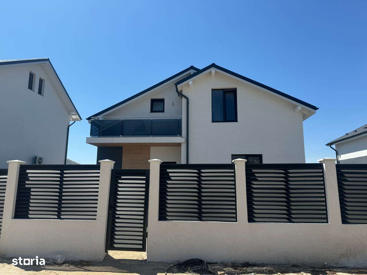 Casa individuala - 5 camere - 2 bai - beci - teren 368mp -7 min de RTB - Imagine principală: 1/8