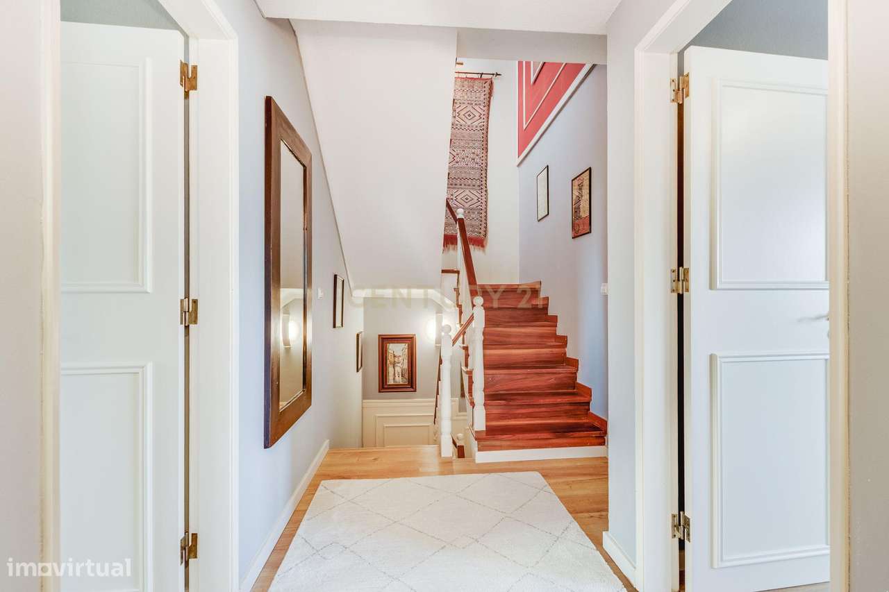 MORADIA T4 COM JARDIM E GARAGEM-33