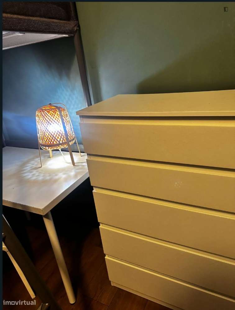 Quarto - localizado em Paranhos Porto - Grande imagem: 2/10