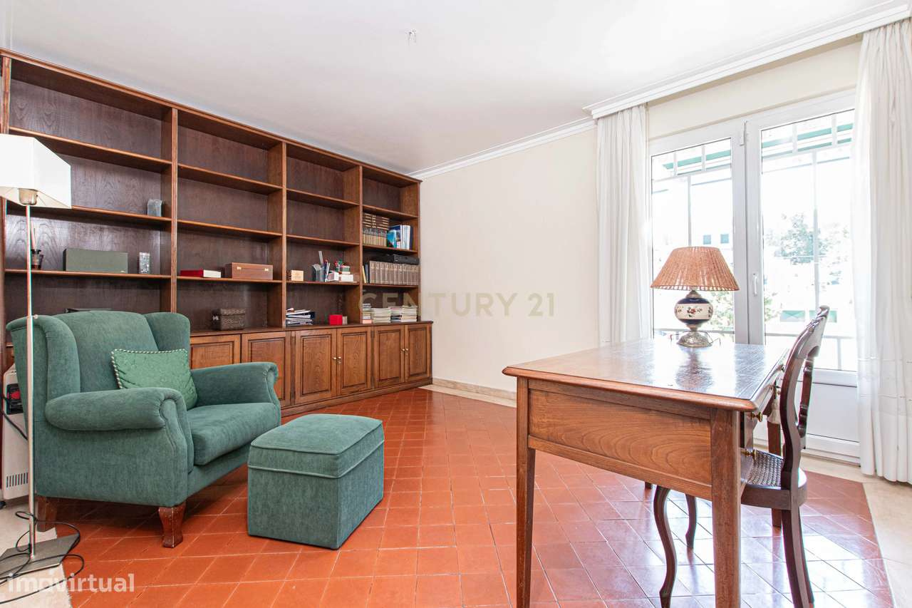 T4 +1 com jardim, piscina e garagem-13