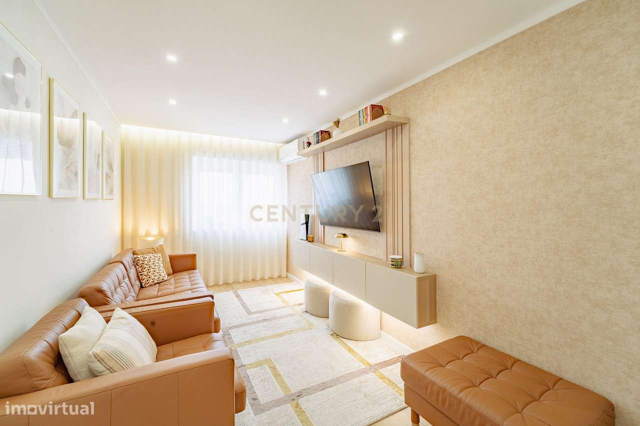 Apartamento T2 Remodelado na Torre da Marinha-10