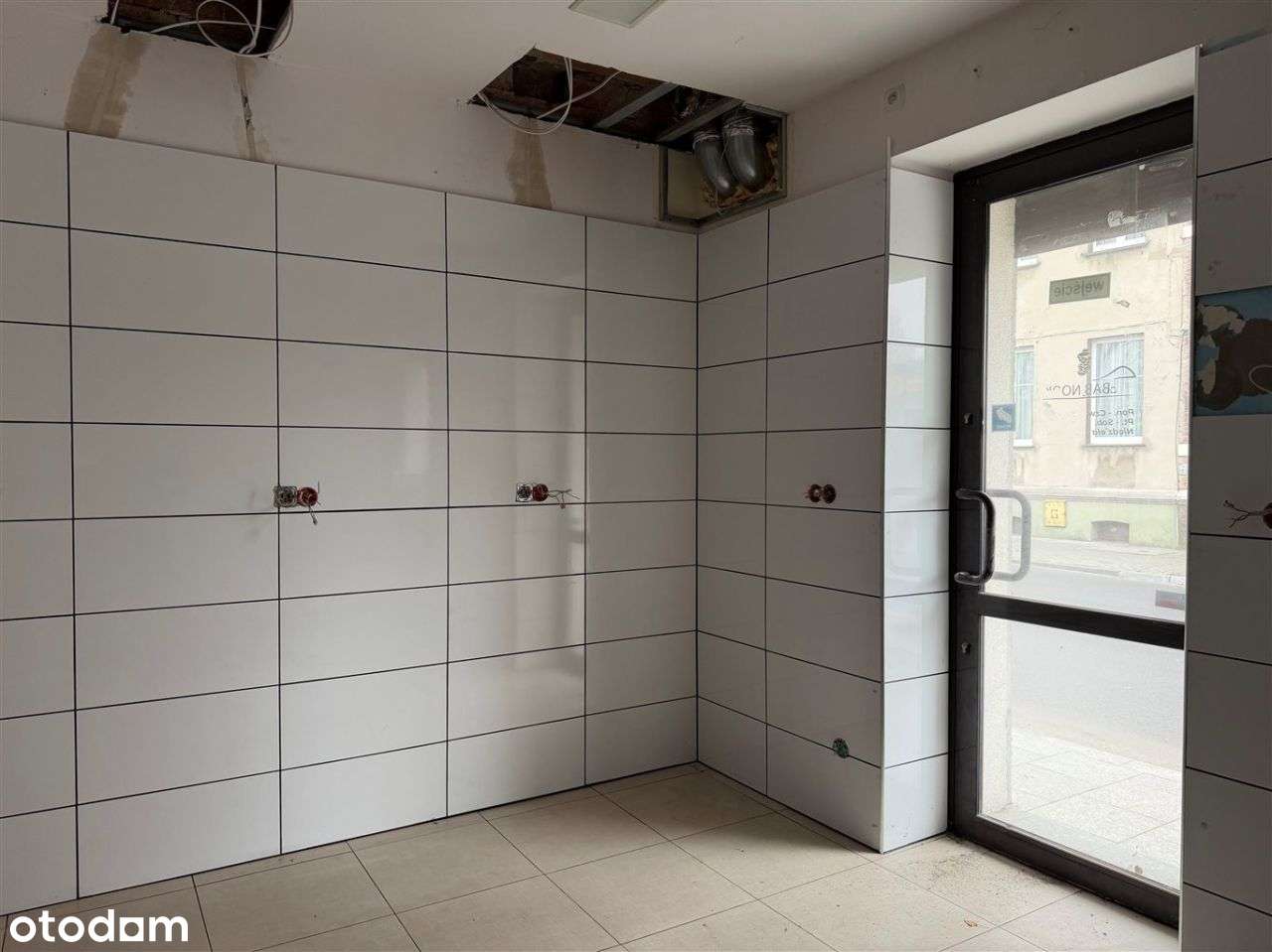 Dom z lokalami handlowymi - centrum Pyskowic.-12