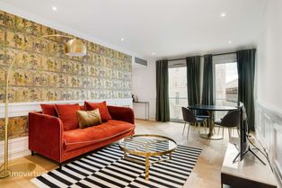 Apartamento T2 para arrendamento com móveis em Santa Maria Maior