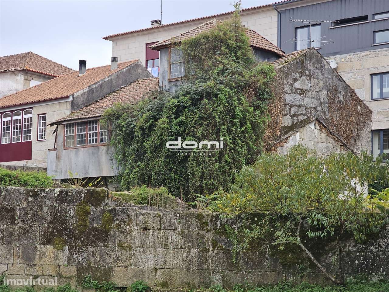 Moradia para reabilitar com grande potencial sita na Cidade de Mangual-9