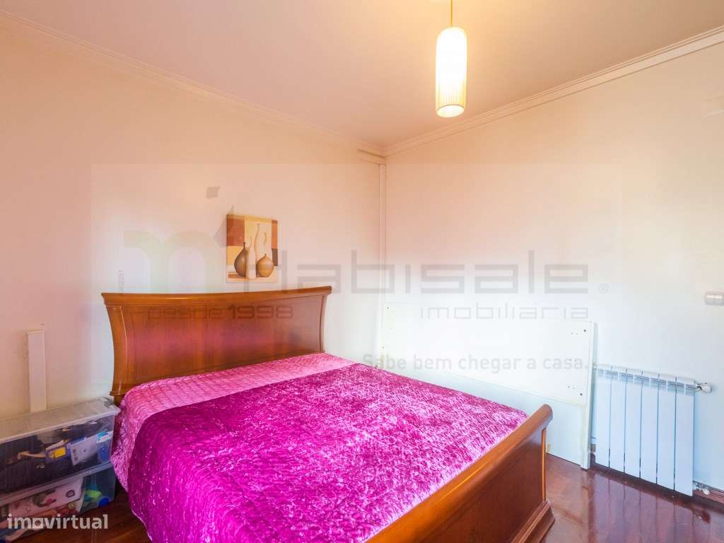 T4 com parqueamento e arrecadação a 2 min. do metro do Lumiar-21