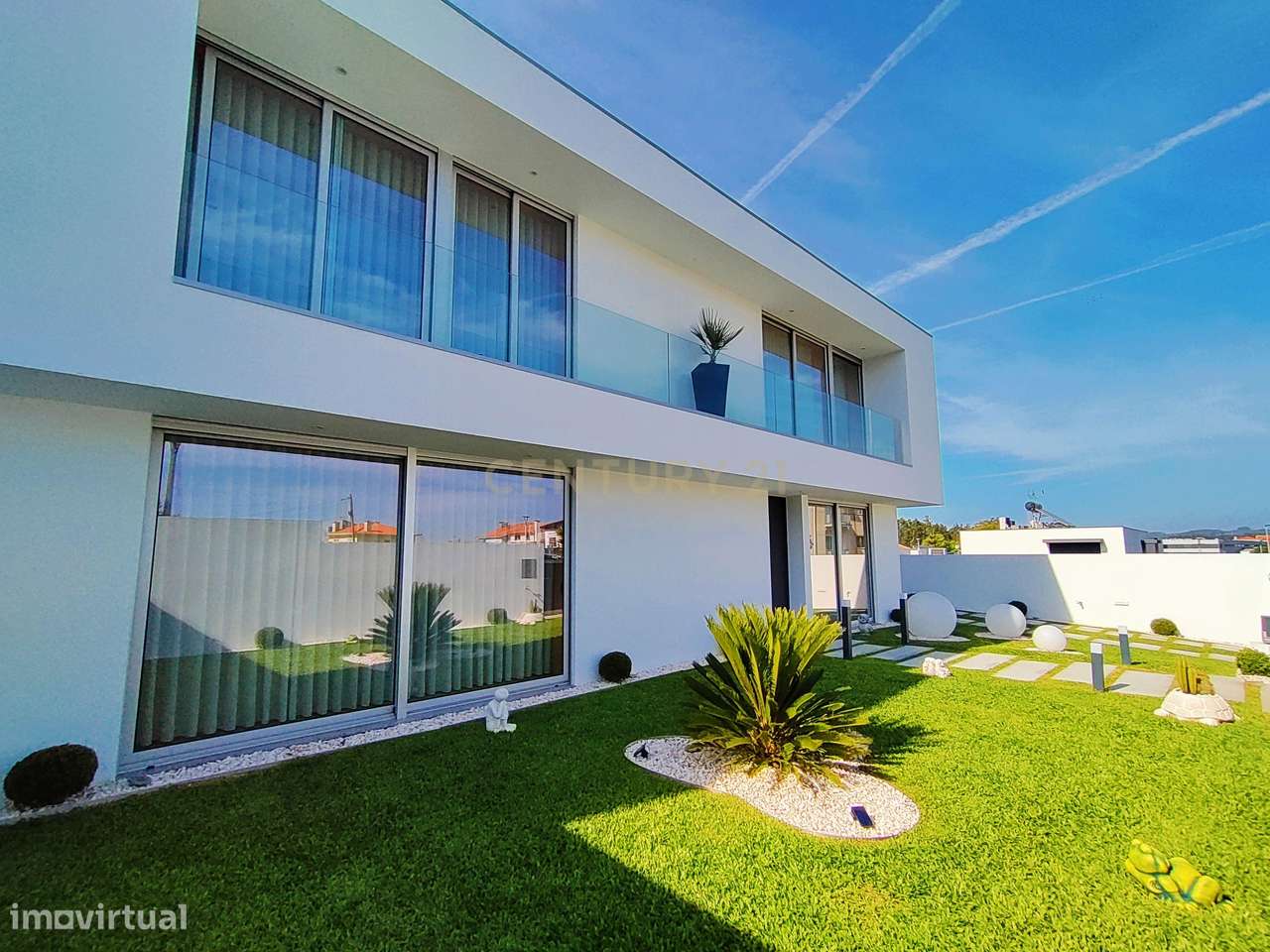 Moradia T4 Moderna com Piscina e Jardim – Touguinha - Grande imagem: 2/57