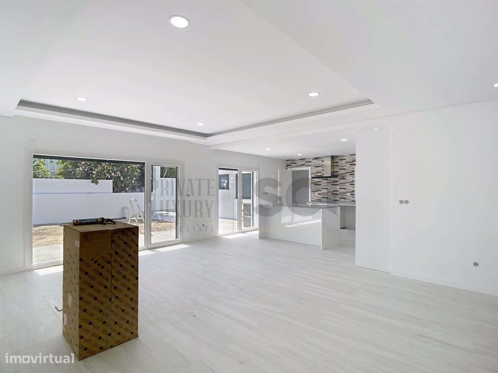 Moradia Térrea independente T3+1 em Fernão Ferro, boas áreas-9