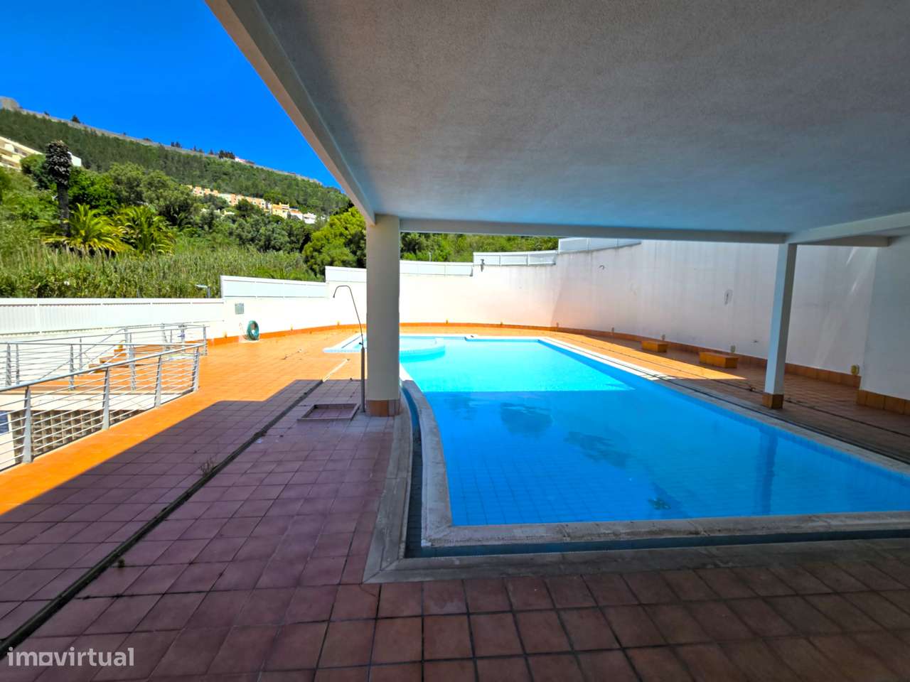 Apartamento T1 c/ Terraço, Vista Mar, Piscina e Box na Praia do Ouro-14