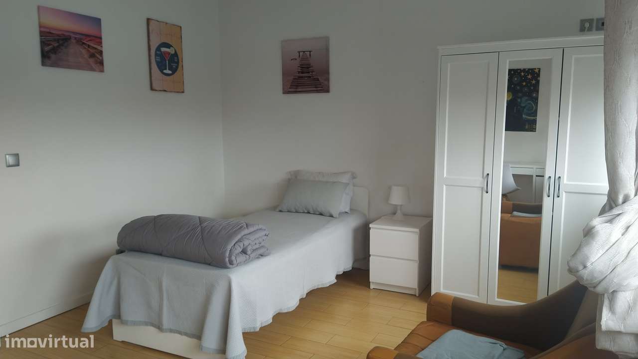 QUARTO c/ AC e wc privativo, despesas incluídas  - Ao METRO H. S. João - Grande imagem: 2/23