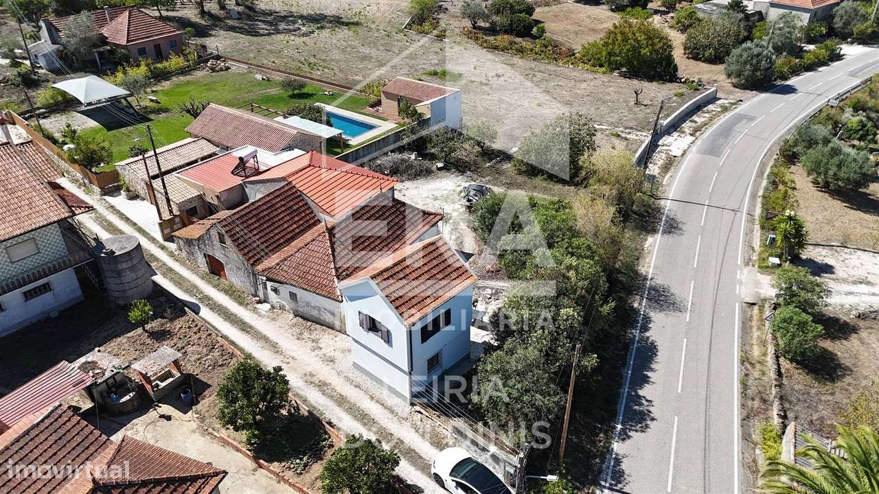 Moradia T3 inserida num terreno com 869m2-16