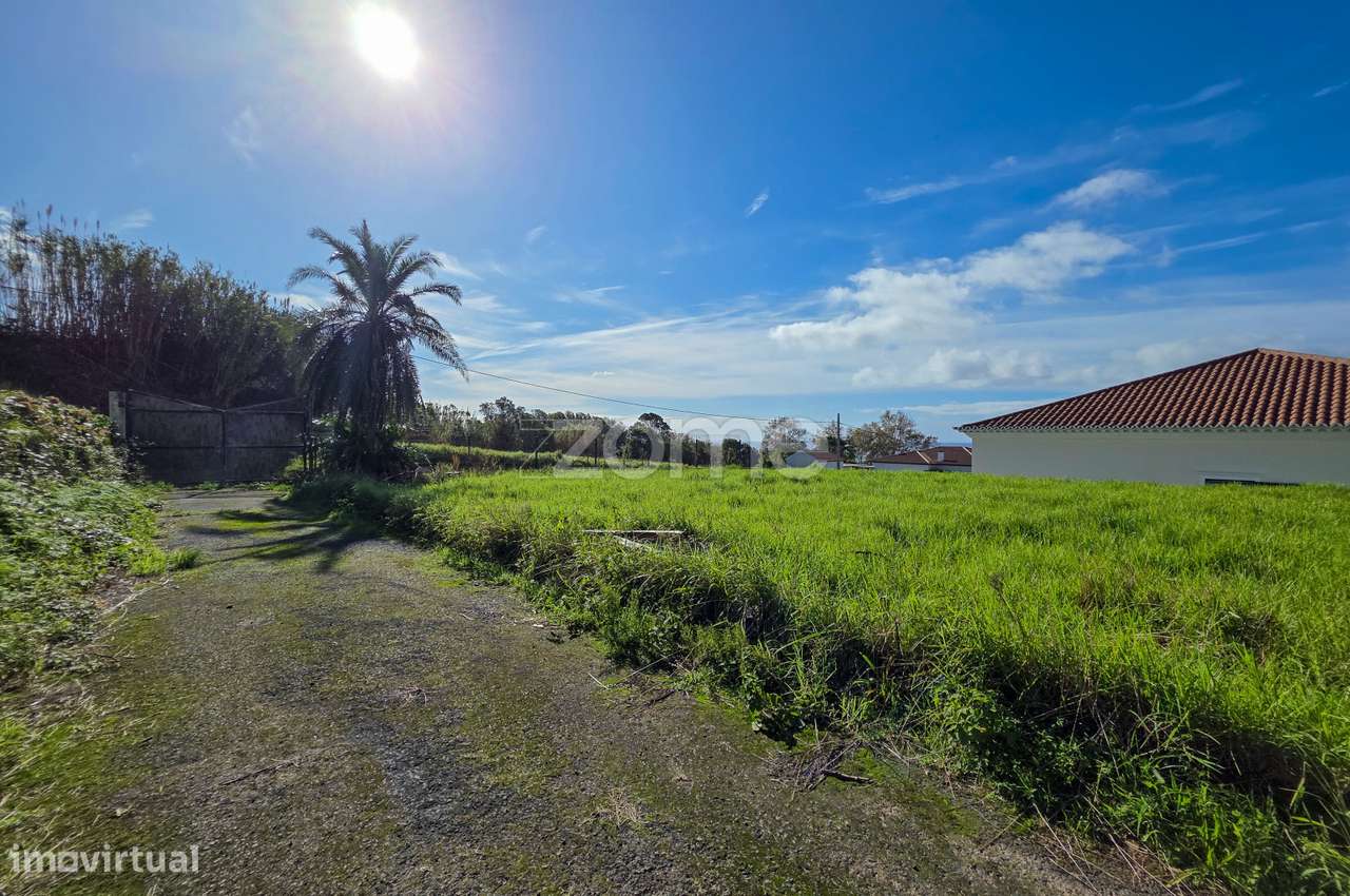 Terreno Urbano com Vista Mar na Candelária em São Miguel-0