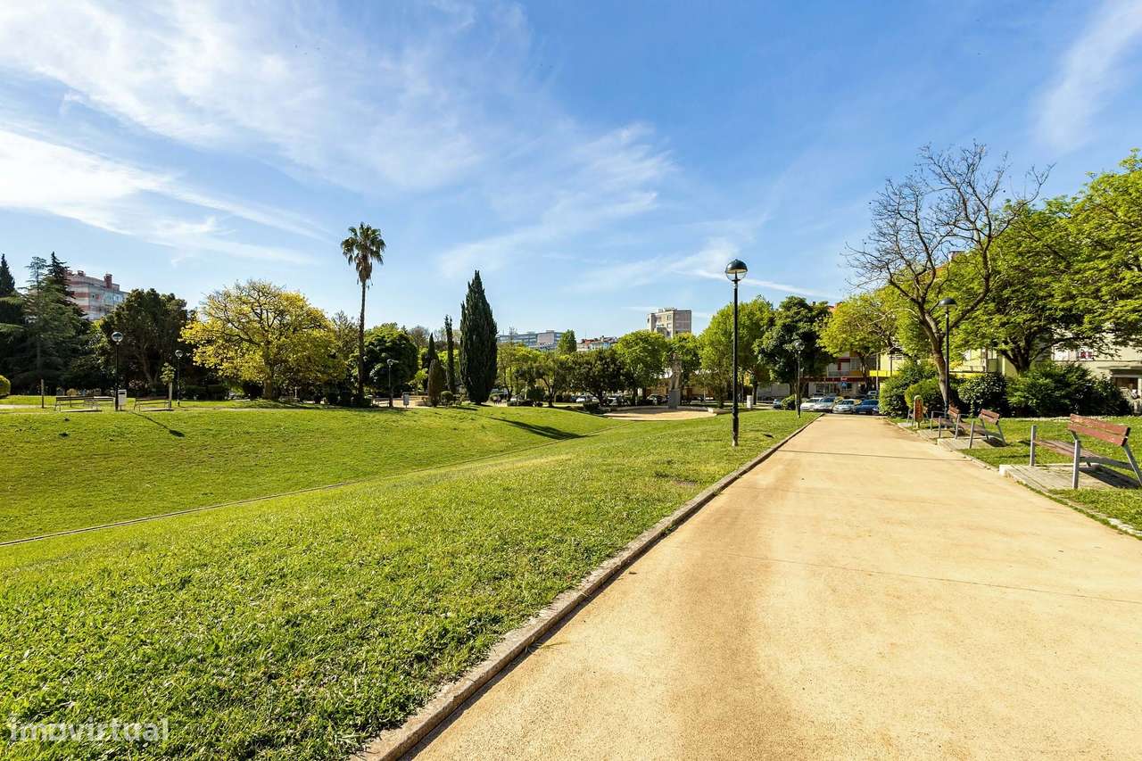T2 a Estrear junto ao parque central da Amadora | Design moderno-14