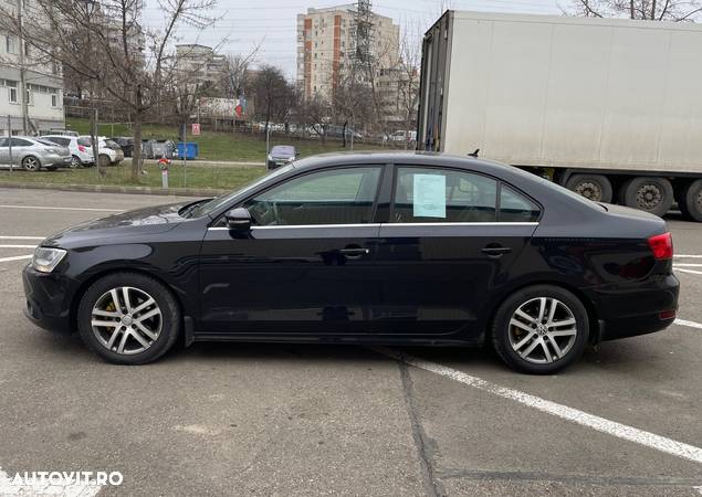 Volkswagen Jetta 2.0 TDI Highline - 4