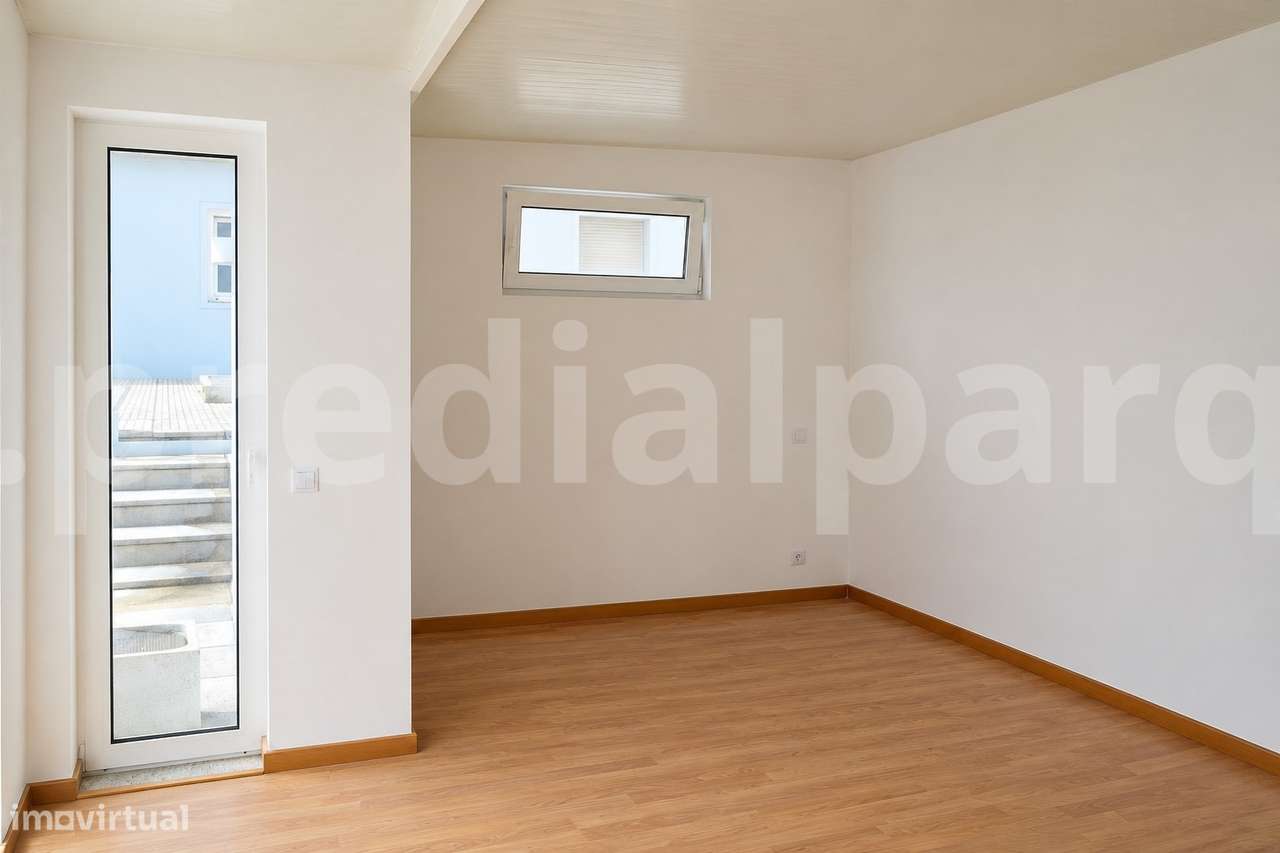 Moradia T3+1 para venda no Bairro António Aroso-24