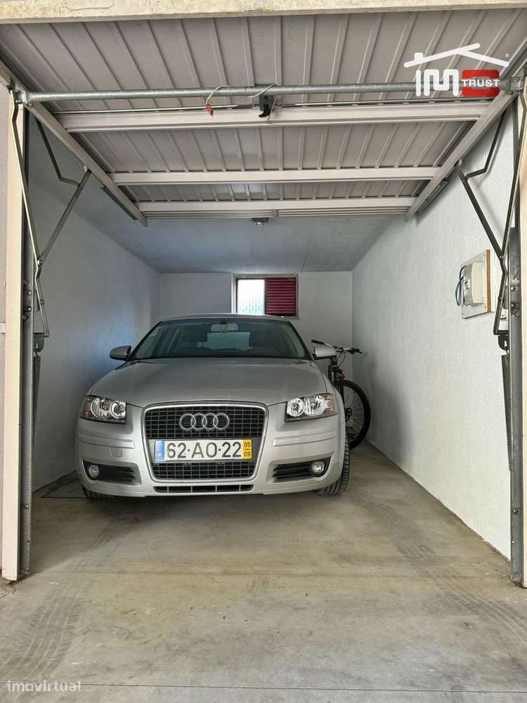 Fantástica Garagem no Carregado - Grande imagem: 4/15