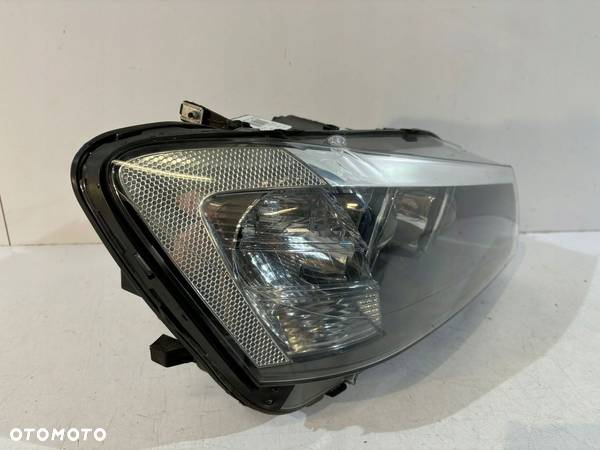 BMW X3 F25 Lampa przednia Xenon R - 13878 - 2