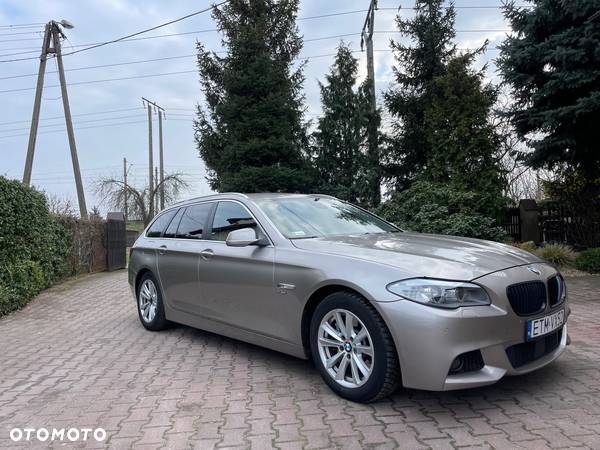 BMW Seria 5 530d xDrive Touring - 2