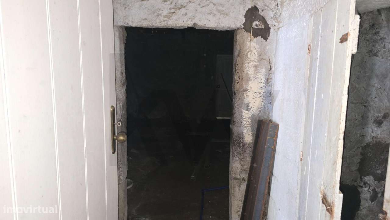 Moradia T3 de 3 Pisos no Centro da Ribeira Grande com Quintal-10