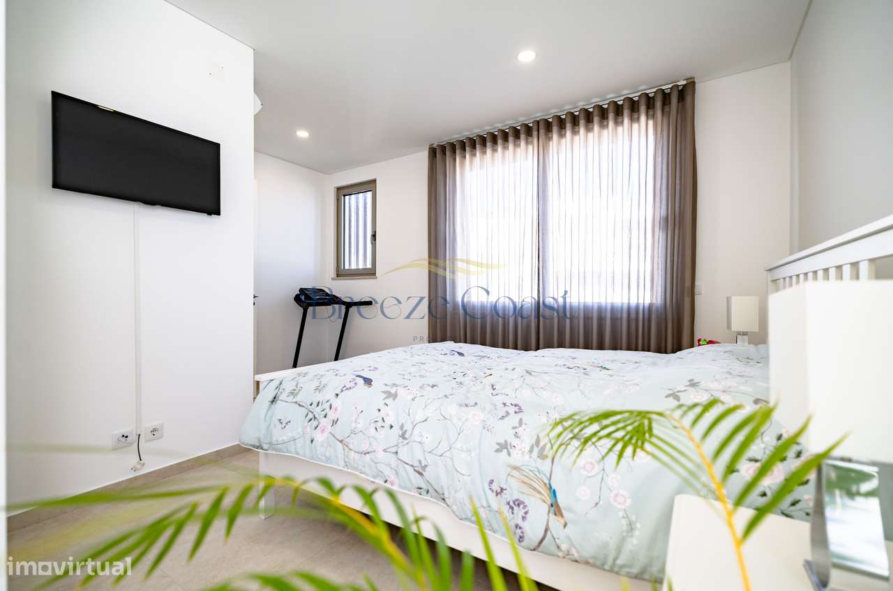 Moradia T4+1 de luxo com elevador-23