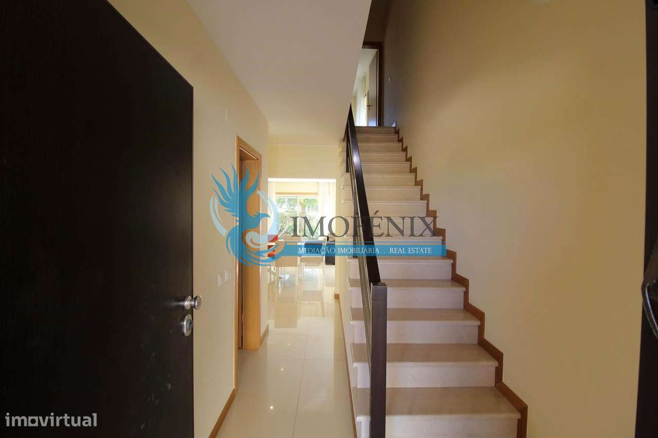 Moradia Geminada renovada T2+1 com piscina e garagem- Patroves- Albufe-7