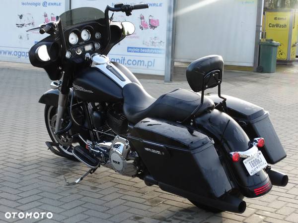 Harley-Davidson Touring Street Glide - 2