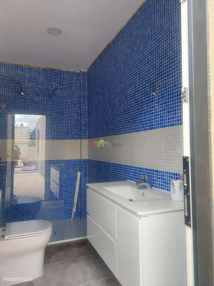 Moradia T4 Nova de arquitectura moderna em Azeitão-20