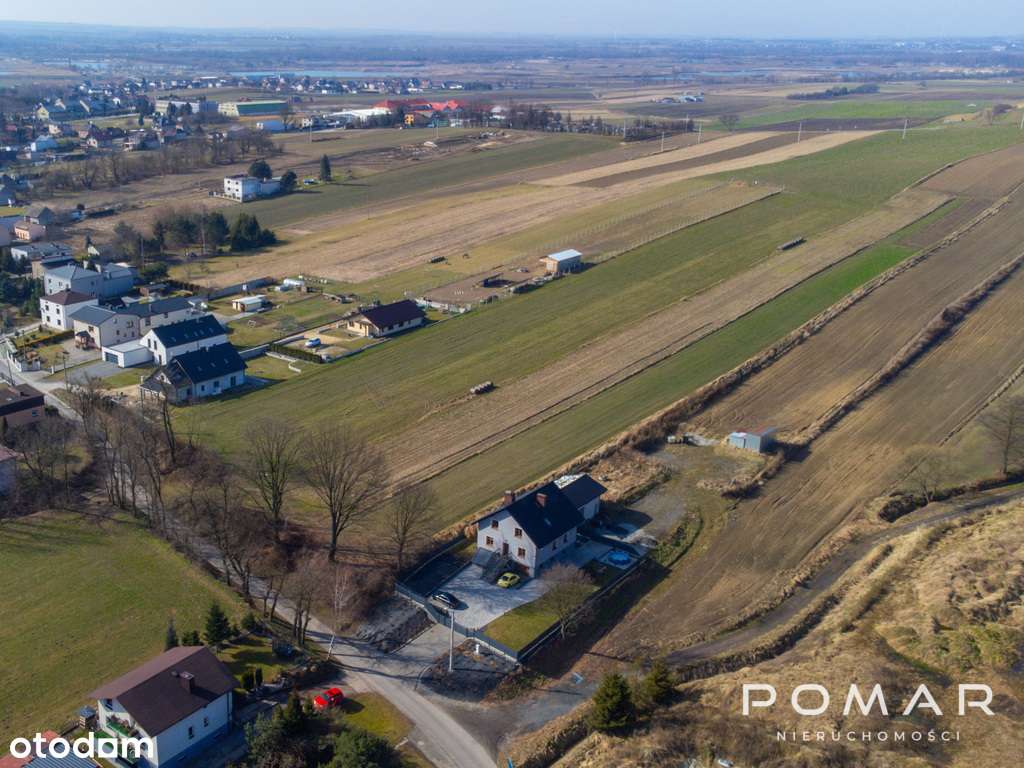 Duża działka w spokojnej okolicy! Tu jest pięknie!-12