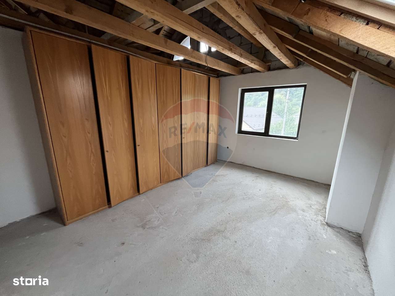 Casă de vânzare în Câmpulung la preț de apartament.-3