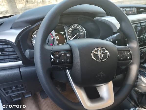 Toyota Hilux 2.4 D-4D Double Cab DLX 4x4 - 27