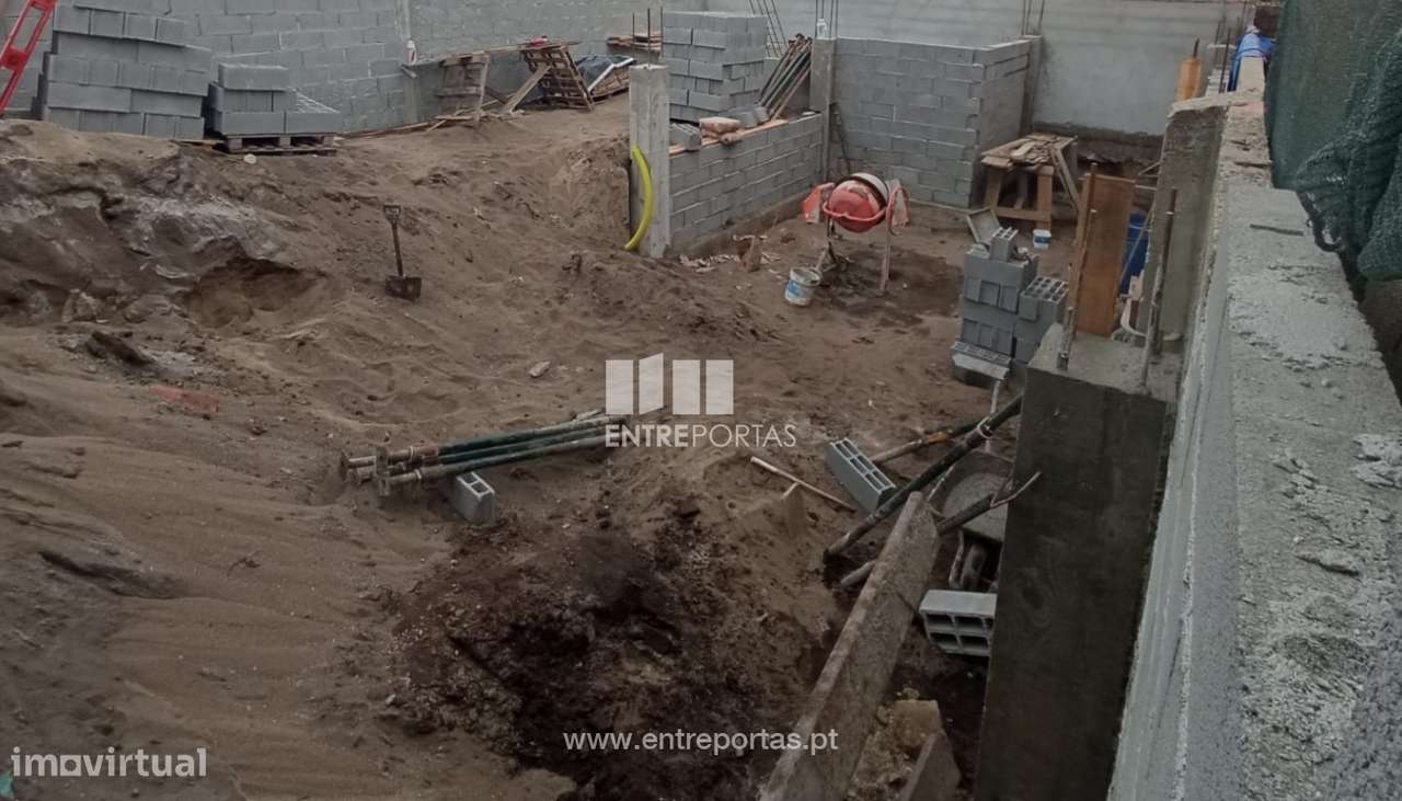 Venda de Lote com 108 m2, Aver-O-Mar, Póvoa de Varzim - Grande imagem: 2/13