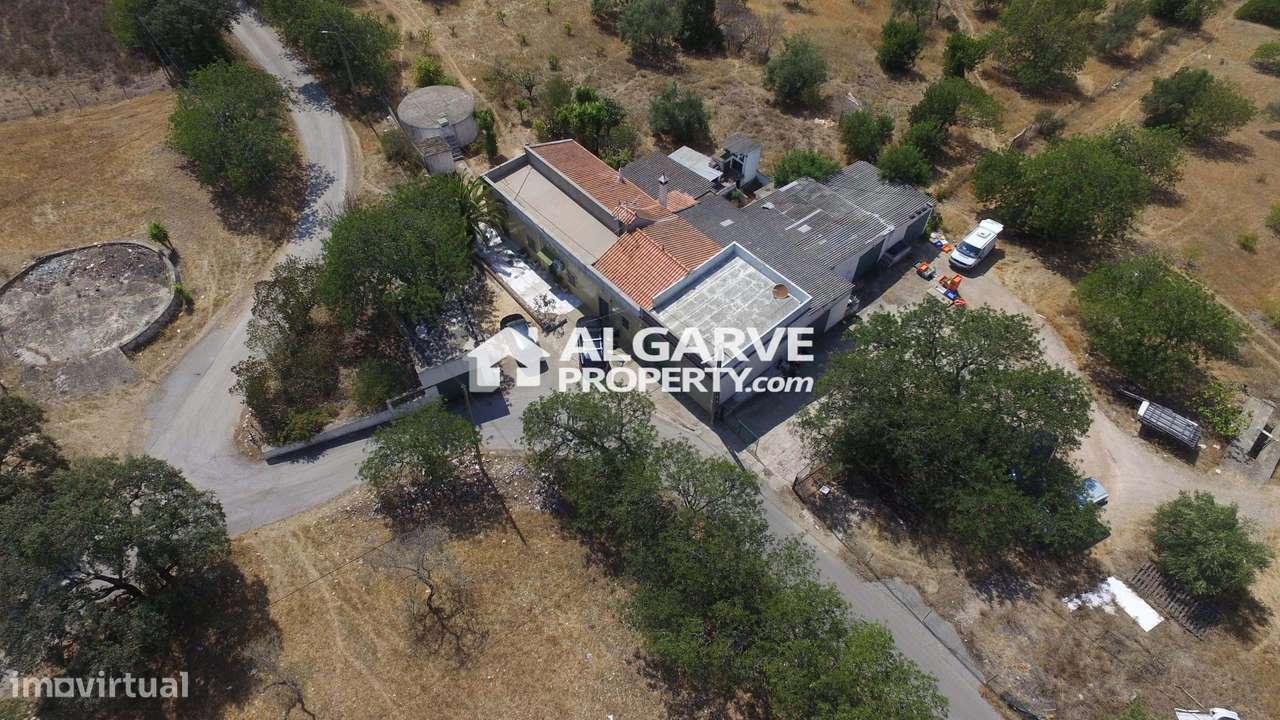 Moradia térrea em zona calma com vista panorâmica de campo e mar perto - Grande imagem: 5/12